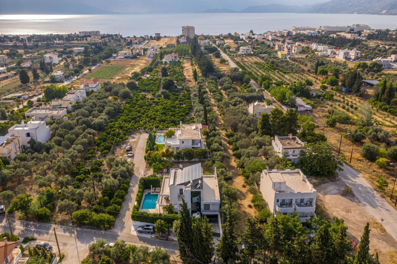 Luxury Villa Loutraki With Private Heated Pool Zewnętrze zdjęcie