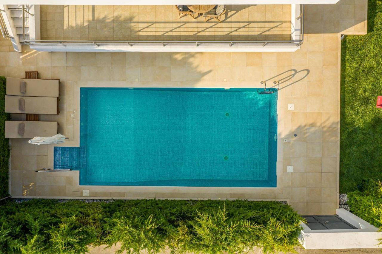 Luxury Villa Loutraki With Private Heated Pool Zewnętrze zdjęcie